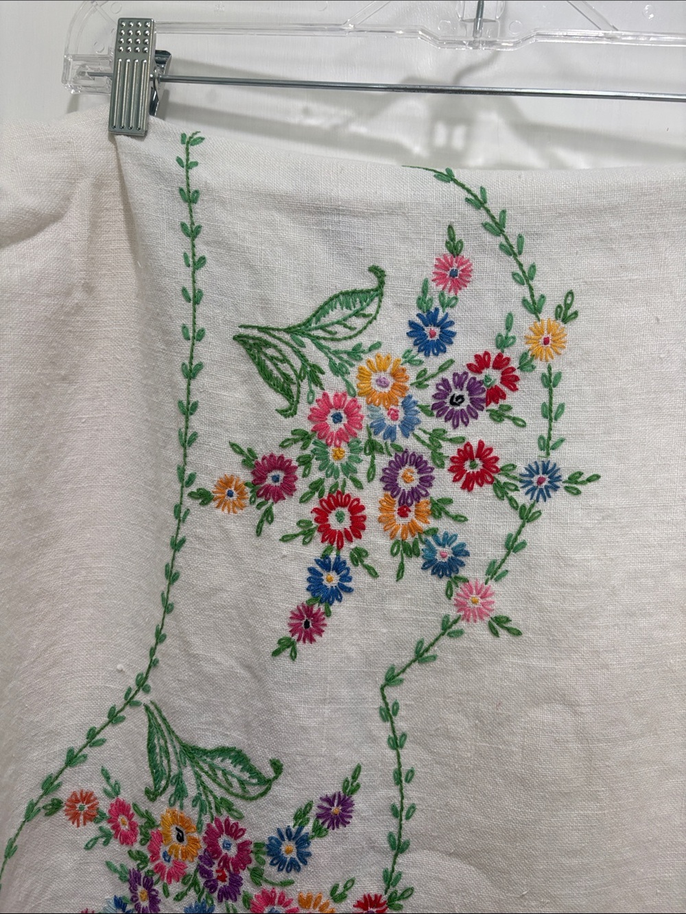Vintage Embroidered linen tablecloth - Picture 2 of 8